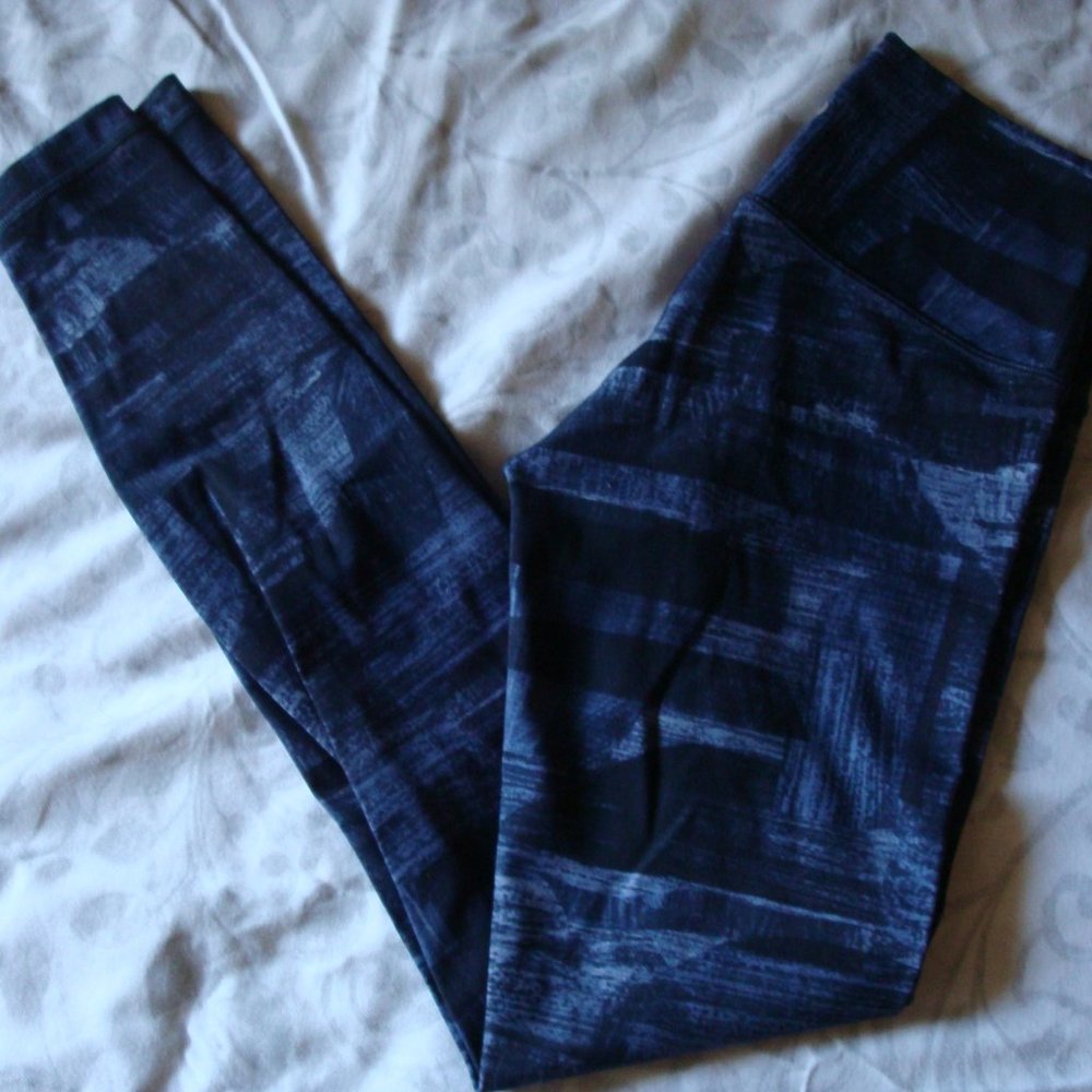 Lululemon Wunder Under Leggings, Size 4